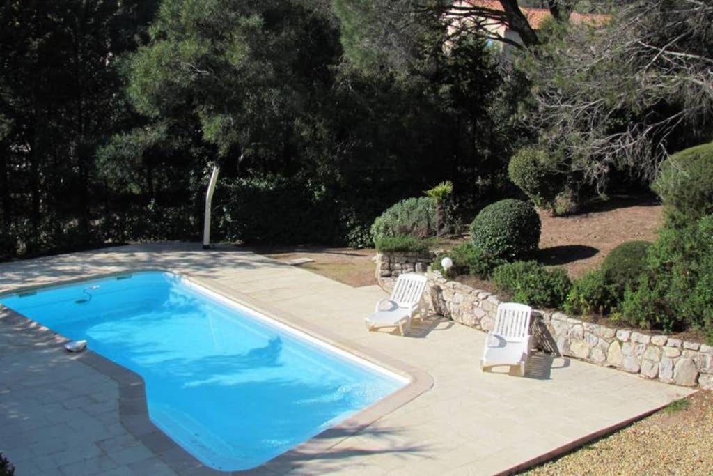 Villa 8 Pers, Climatisee, Piscine Chauffee, Un Havre De Paix Sous Les Pins Parasols Roquebrune-sur Argens Luaran gambar