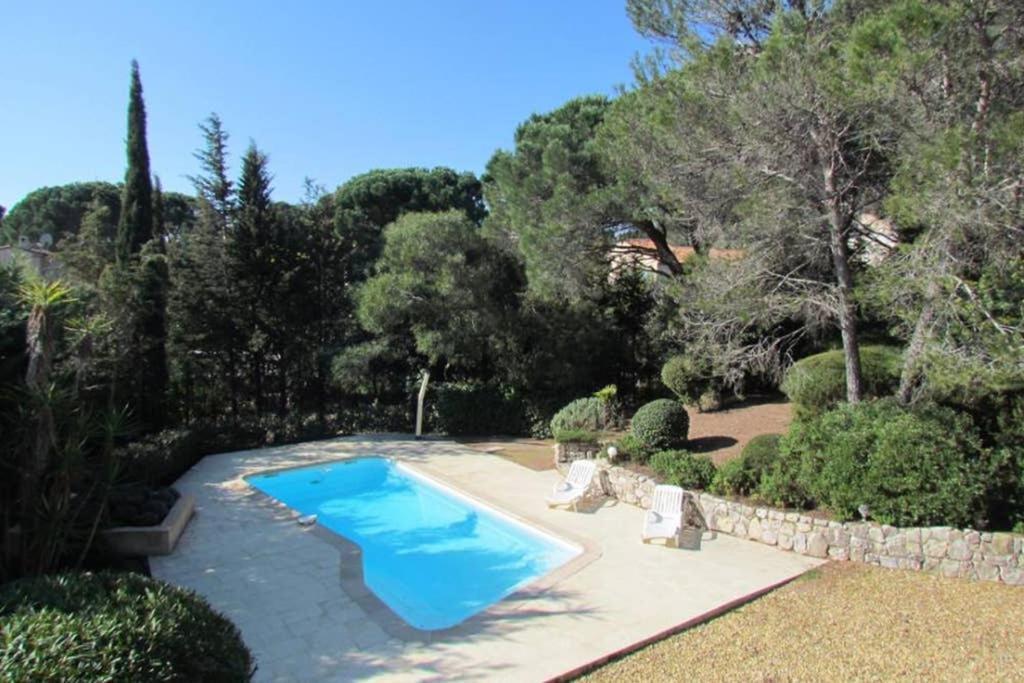 Villa 8 Pers, Climatisee, Piscine Chauffee, Un Havre De Paix Sous Les Pins Parasols Roquebrune-sur Argens Luaran gambar